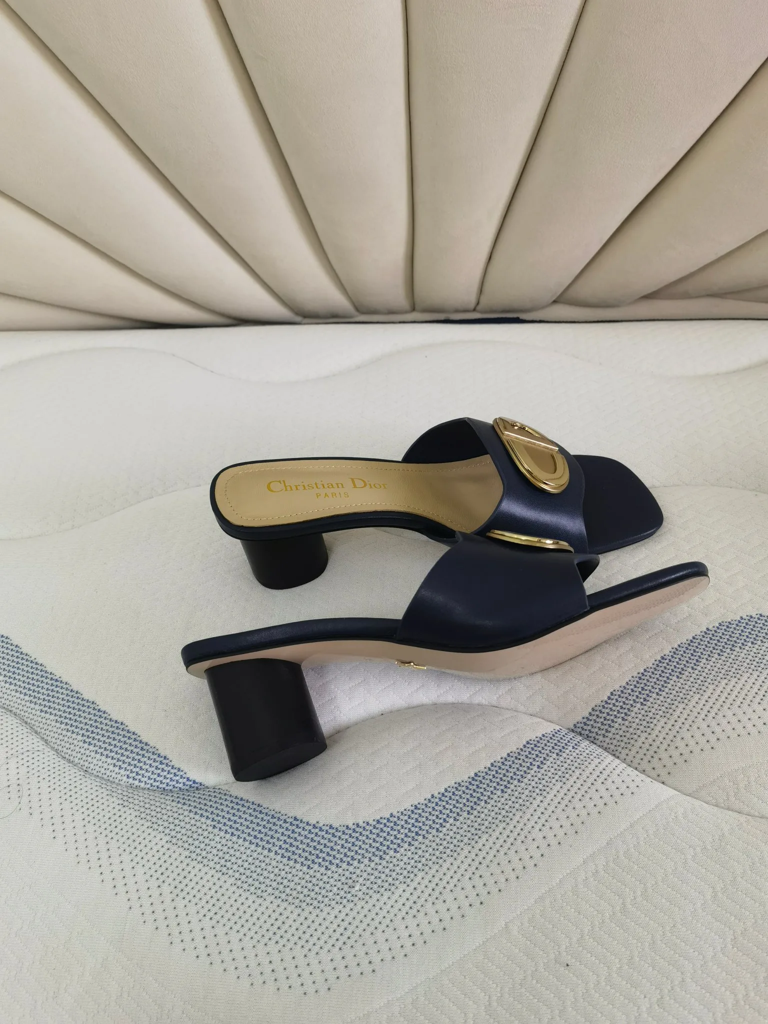 👟👟Ex-factory price 340👟👟 Genuine leather sole +40 Dior 2024 summer catwalk model shipped, heel height 6 cm, four colors available, black, white, apricot, blue, size 35-43